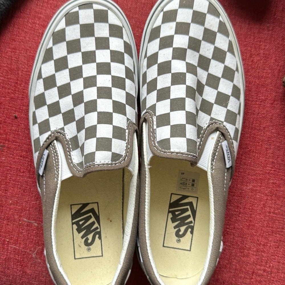 Classic vans checkerboard slip on size 6.5 mens or 8 womens. Brand new.